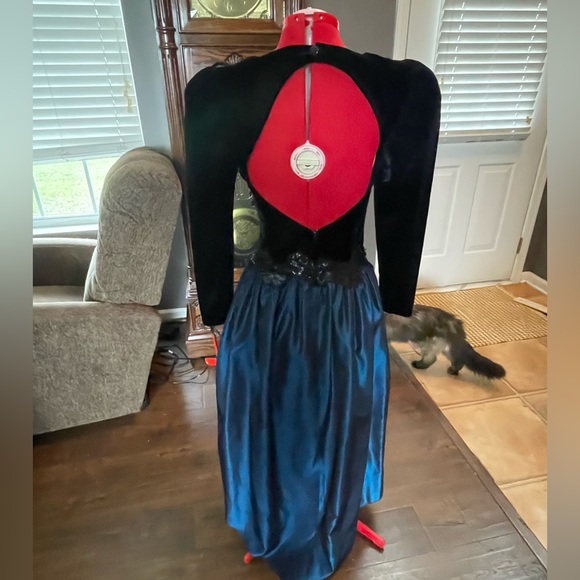 Gorgeous Midnight Blue & Black Vintage 80’s 90’s Prom Dress in good condition! - Picture 13 of 15